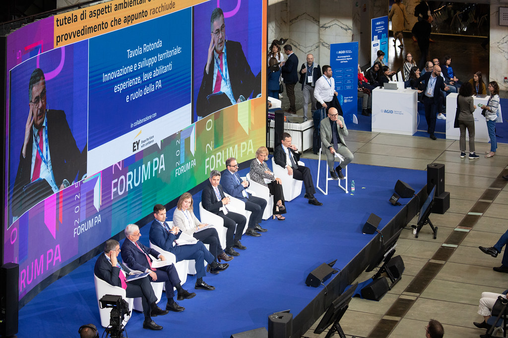 FPA 2025 – Palazzo dei Congressi, Roma – 20 maggio 2025
Foto di Rina Ciampolillo, pubblicata da Forum PA su Flickr (https://www.flickr.com/photos/forumpa/54534743348/in/album-72177720326240560), con licenza CC BY-NC-SA 2.0 (https://creativecommons.org/licenses/by-nc-sa/2.0/)