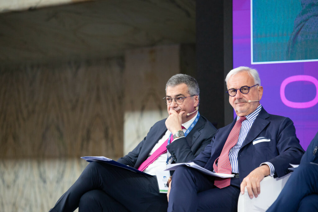 FPA 2025 – Palazzo dei Congressi, Roma – 20 maggio 2025
Foto di Rina Ciampolillo, pubblicata da Forum PA su Flickr (https://www.flickr.com/photos/forumpa/54534743348/in/album-72177720326240560), con licenza CC BY-NC-SA 2.0 (https://creativecommons.org/licenses/by-nc-sa/2.0/)